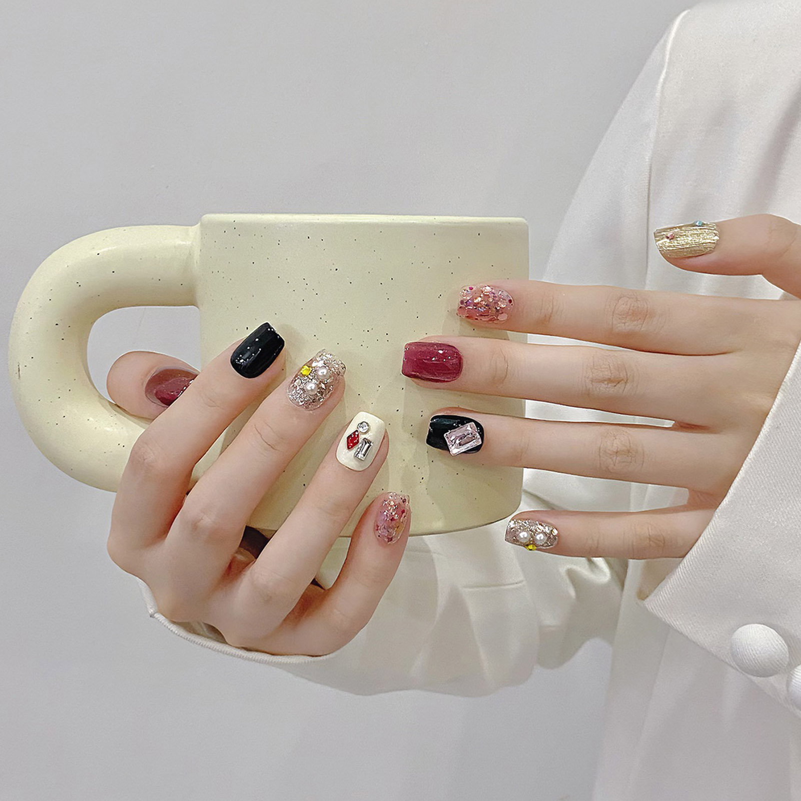 เล็บปลอมสีชมพูแวววาวแบบทำด้วยม - Nail Art Pink Cat Eye บทวิจารณ์และราคา
