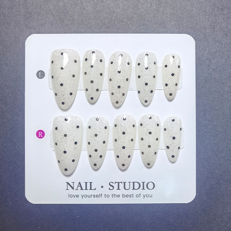 เล็บปลอมแบบกดติดลายอัลมอนด์แคท - Nail Art Chrome บทวิจารณ์และราคา